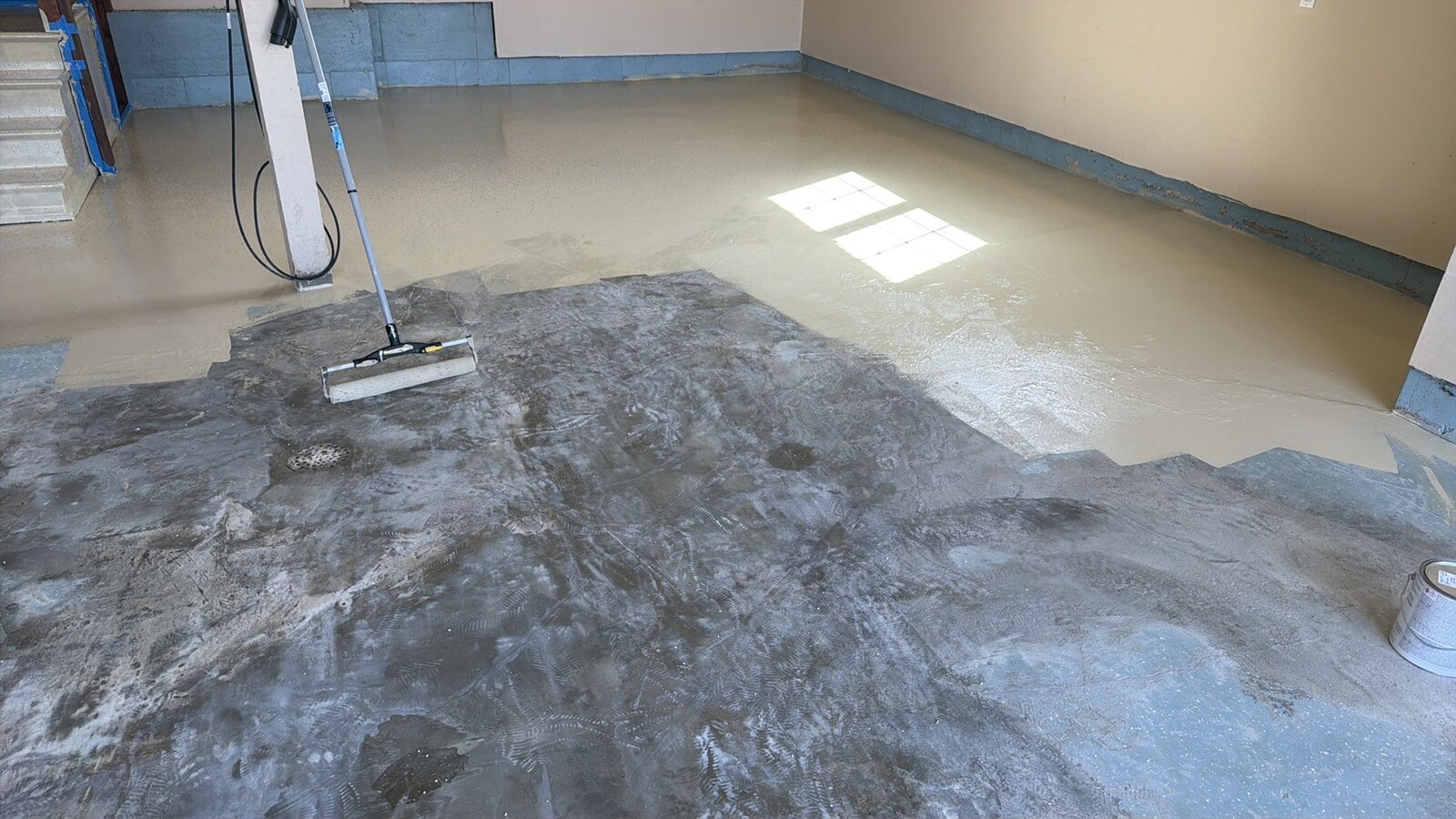 Partly coated floor, with the prepared surface still visible in the foreground.